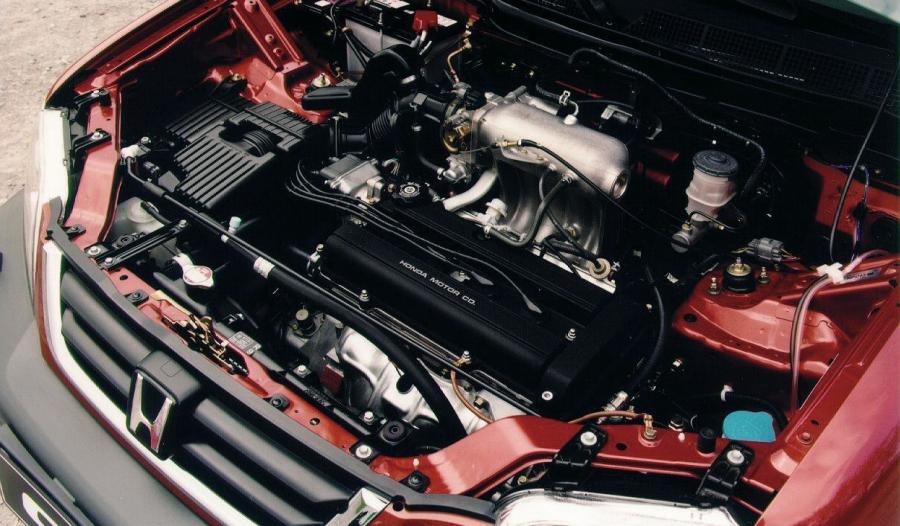 Моторный отсек Honda CR-V 1996 года  (фото 2 из 2)